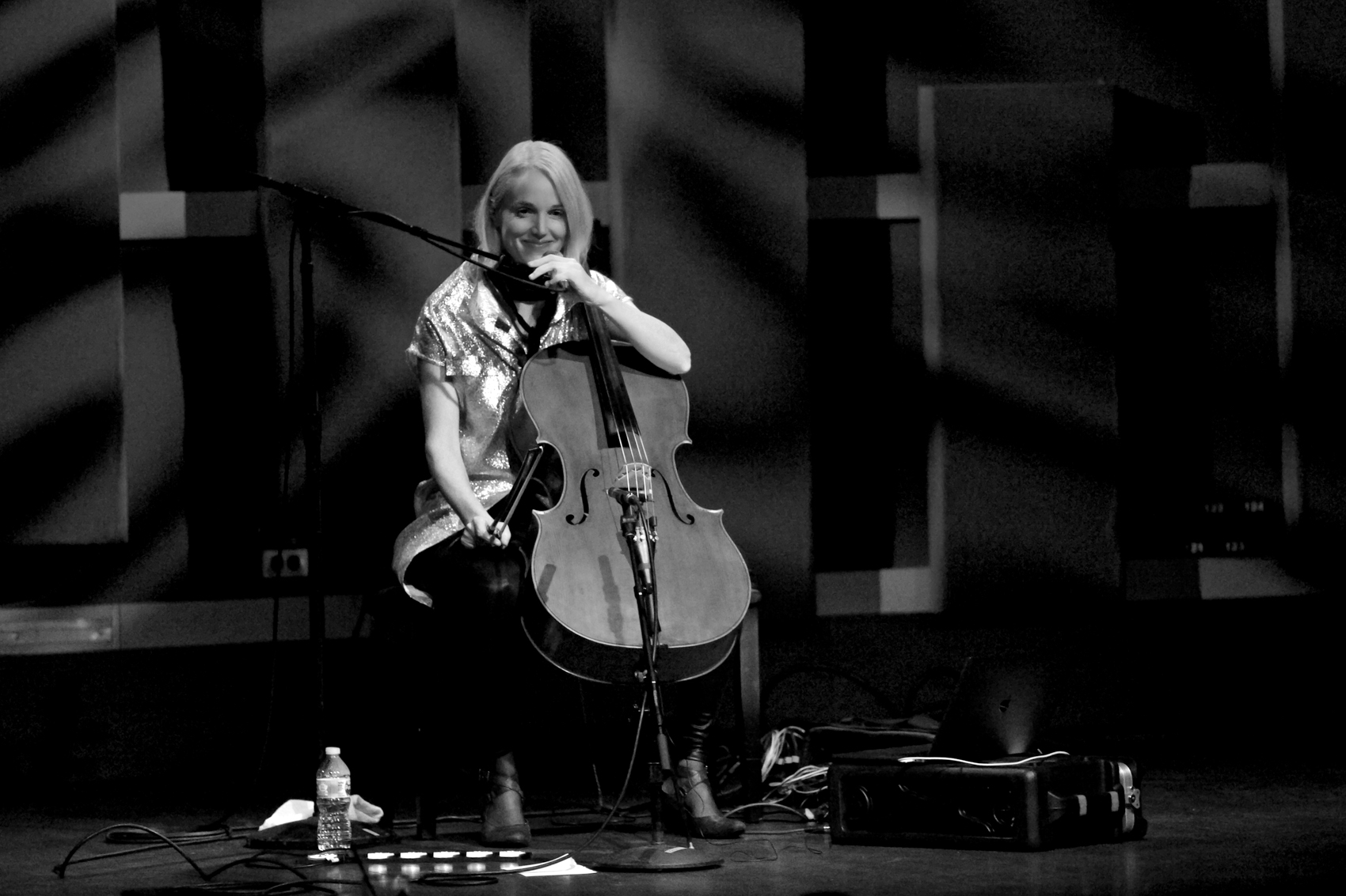 Zo Keating
World Cafe Live
Philadelphia, Pa
November 28, 2018

DerekBrad.com